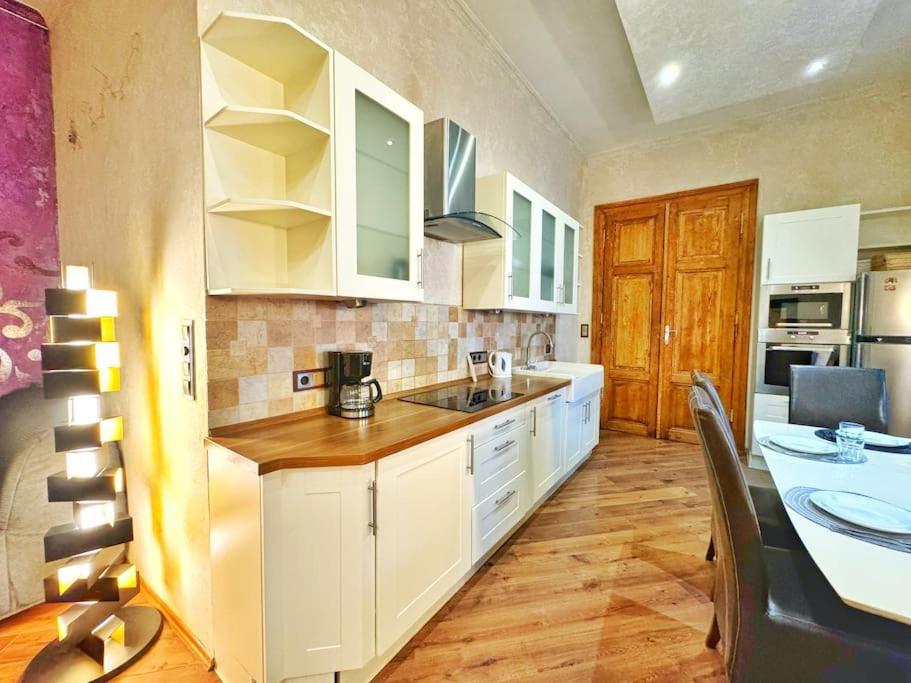 Ultra Central Apartment / 10 Ppl Budapest Exterior foto